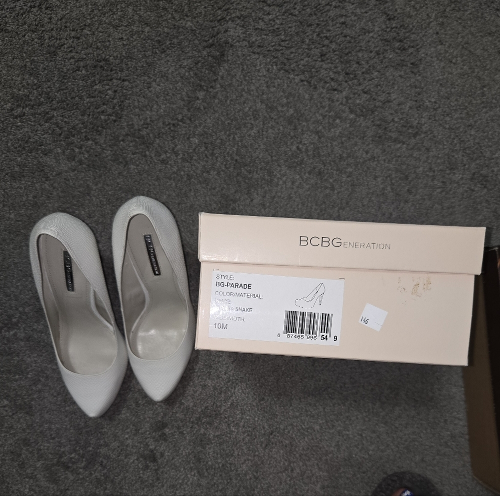 BCBGeneration Off-White Pumps
